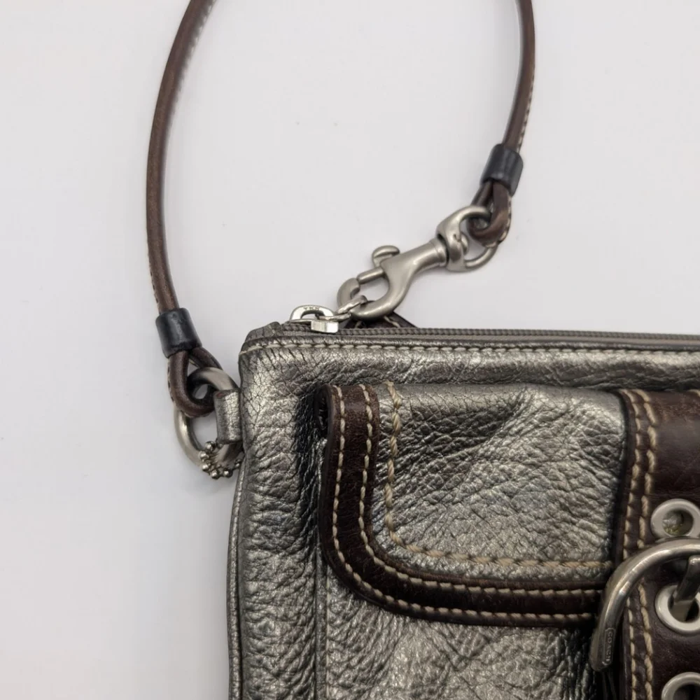 Coach Vintage Soho Mini Silver Metallic Zip Wristlet - Picture 4 of 15
